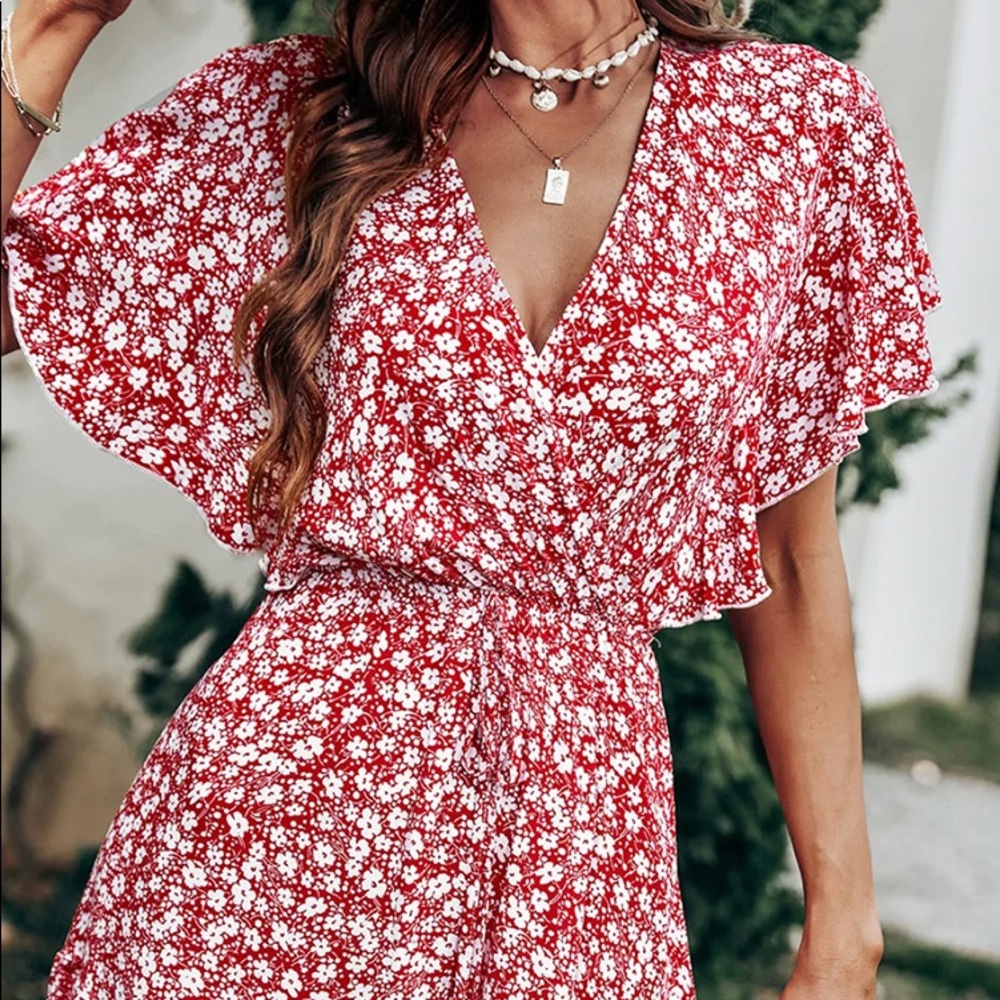 NWT Cupshe Luciana V-neck Flared Sleeve Ditsy A-shape Dress